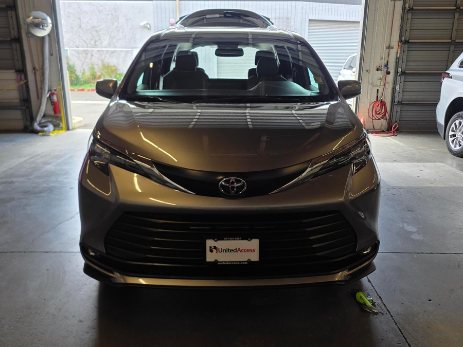 New 2026 Toyota Sienna Hybrid XLE - Freedom Rear Entry Entry Fold Out Automatic Ramp
