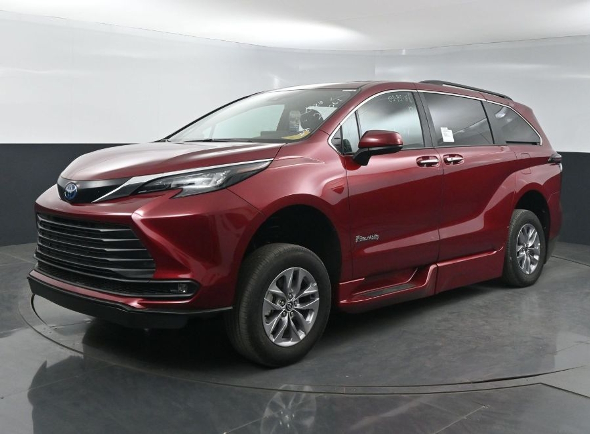 2025 TOYOTA SIENNA - Image 3