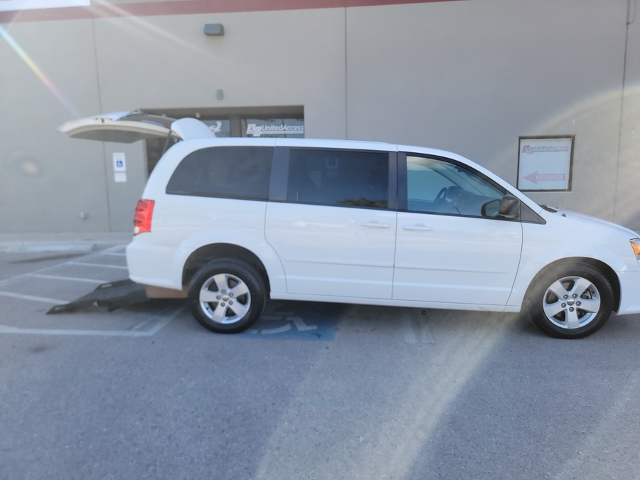 Used 2017 Dodge Grand Caravan SE - Manufacturer Rear Entry Entry Fold Out Manual Ramp