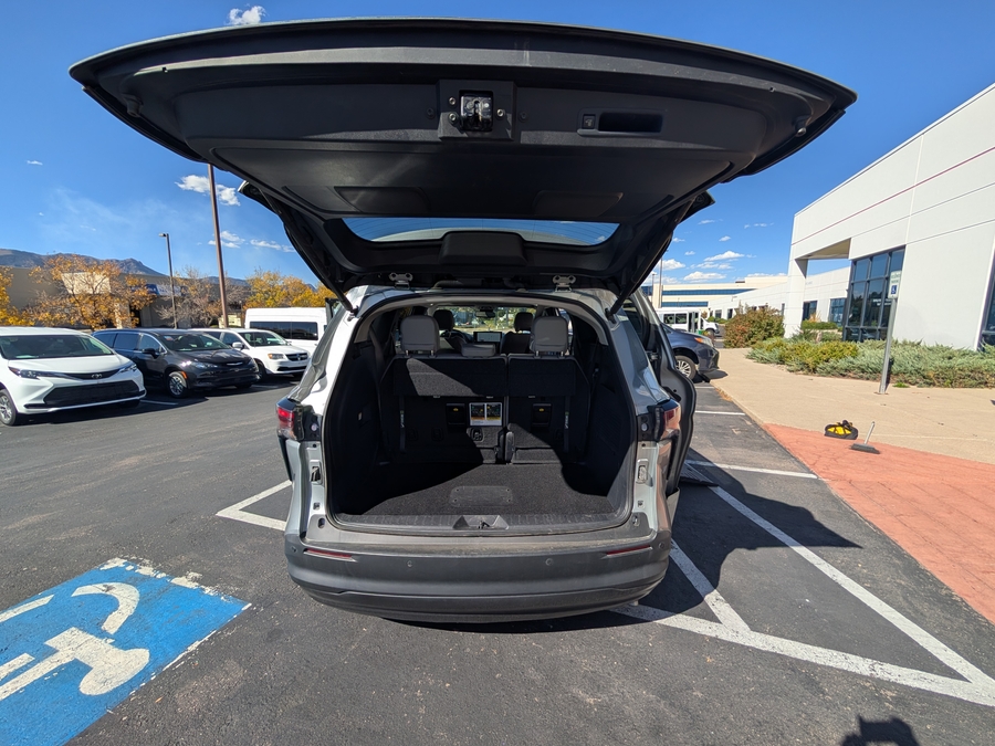 Used 2025 Toyota Sienna Hybrid XLE Base - BraunAbility Side Entry Fold Out Automatic Ramp