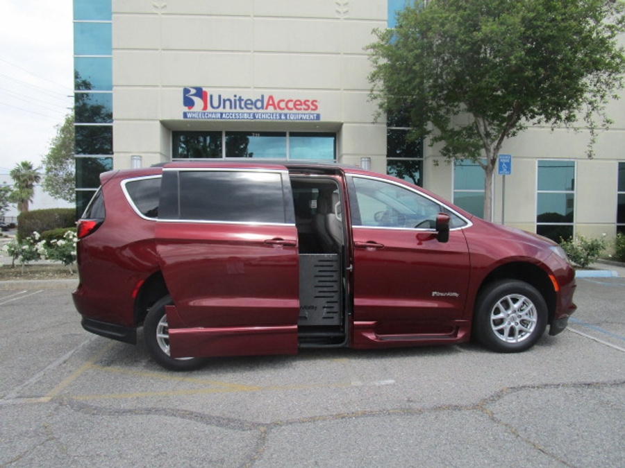 Used 2021 Chrysler Voyager LXi - BraunAbility Side Entry Entry Fold Out Automatic Ramp