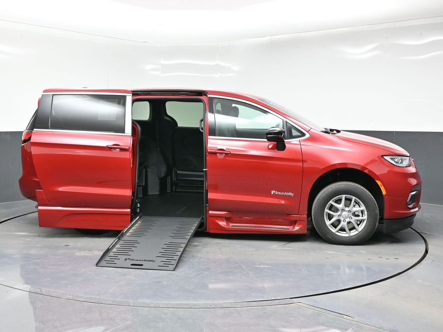 Red Chrysler Pacifica image number 18