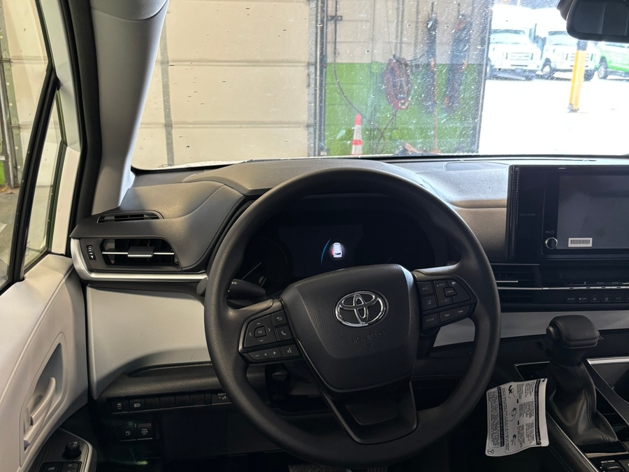 White Toyota Sienna image number 12
