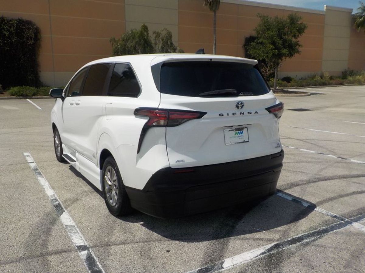 2022 TOYOTA SIENNA - Image 6