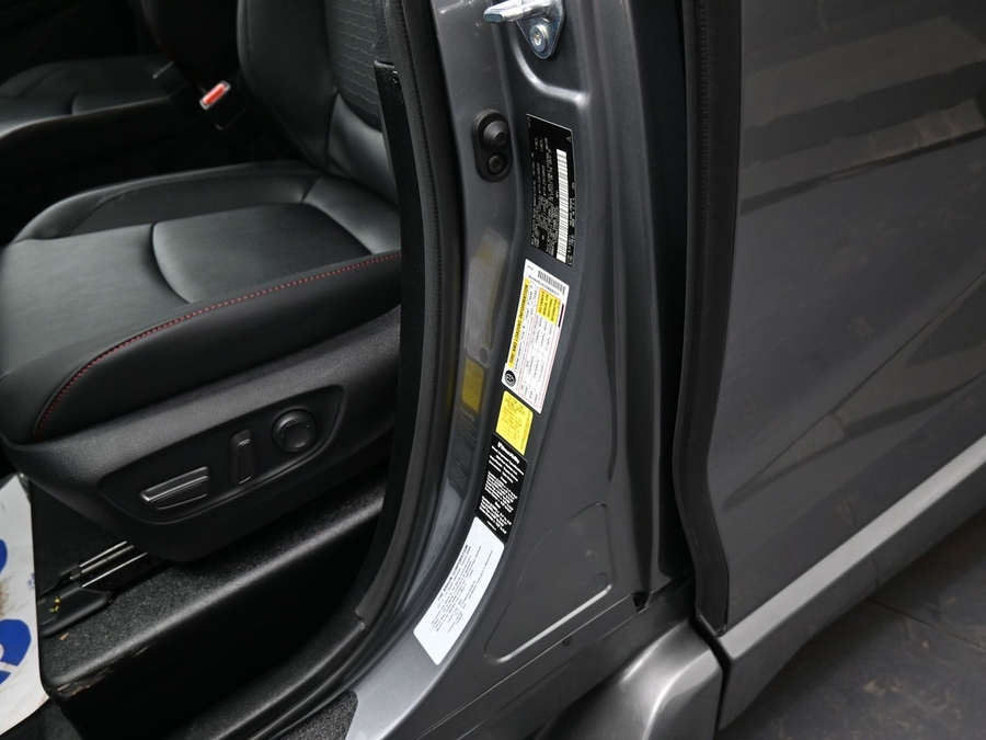 New 2026 Toyota Sienna Hybrid XSE Sport - BraunAbility Side Entry Entry Fold Out Automatic Ramp