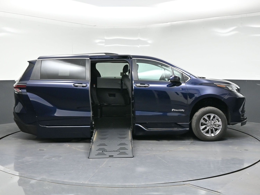 2026 Toyota Sienna XLE - Photo 27