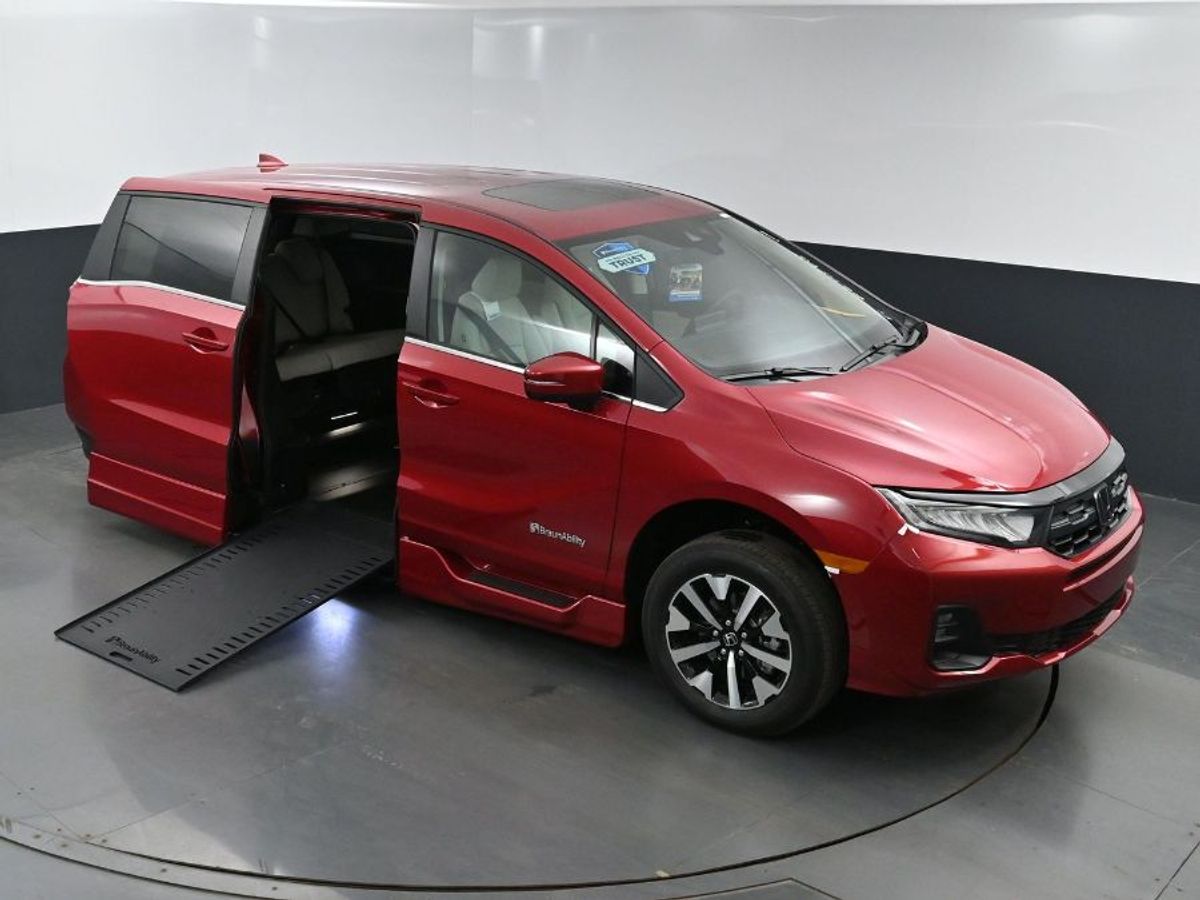 Red Honda Odyssey image number 22