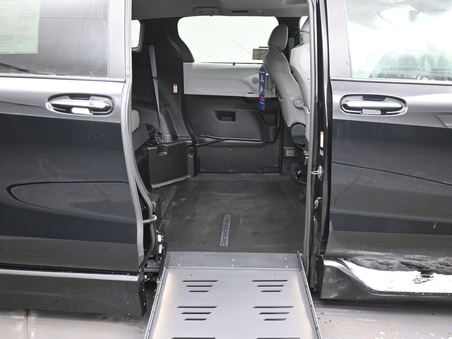 Black Toyota Sienna image number 11