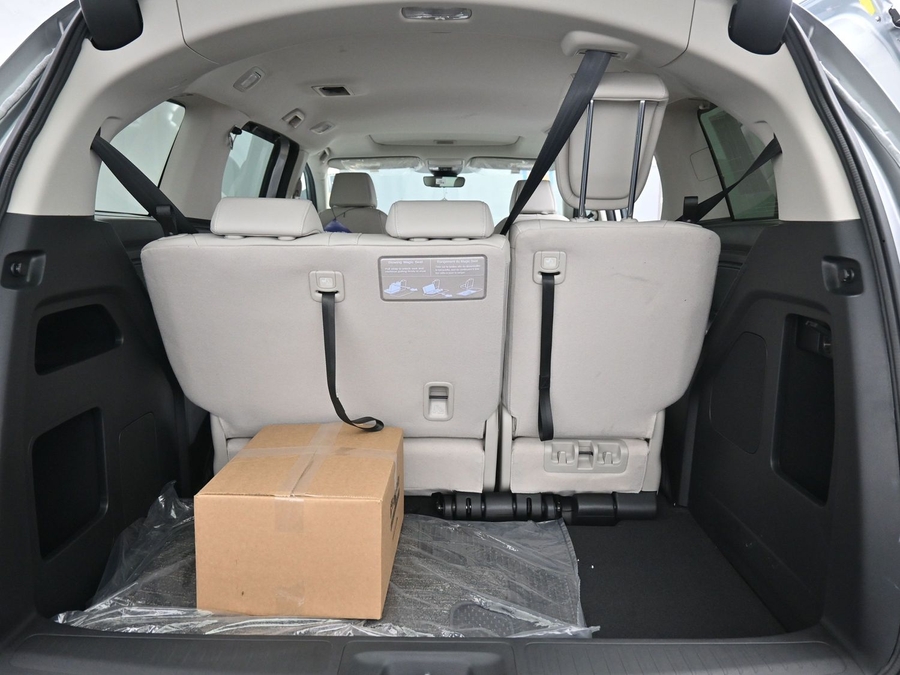 Silver Honda Odyssey image number 9