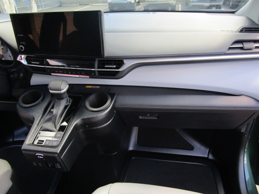 New 2026 Toyota Sienna Hybrid XLE Base - BraunAbility Side Entry Entry Fold Out Automatic Ramp