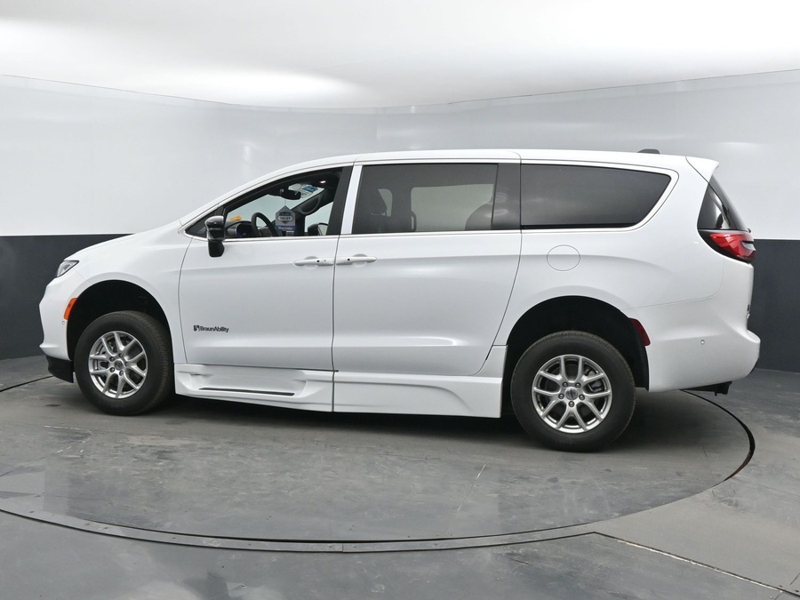 Used 2025 Chrysler Pacifica Select Safety - BraunAbility Side Entry Fold Out Automatic Ramp