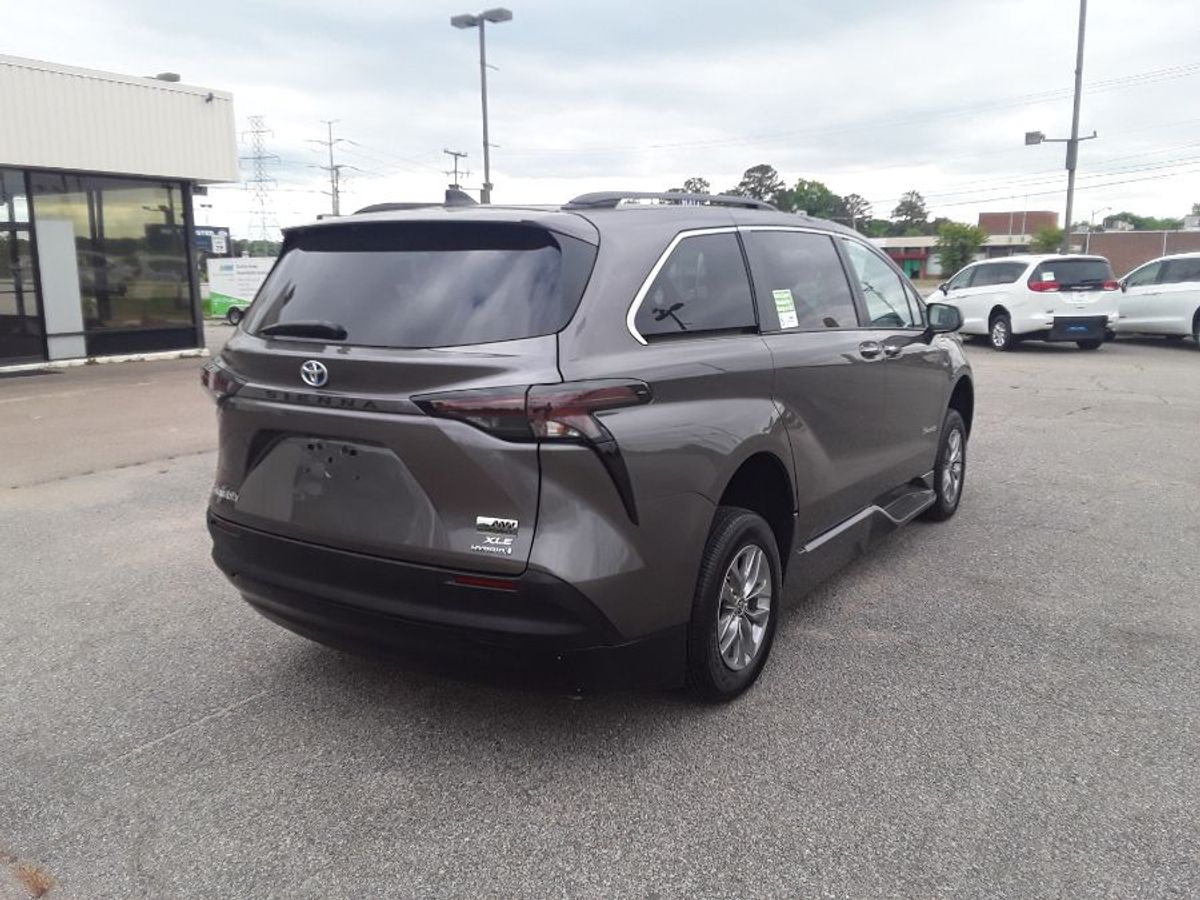 2023 TOYOTA SIENNA - Image 3