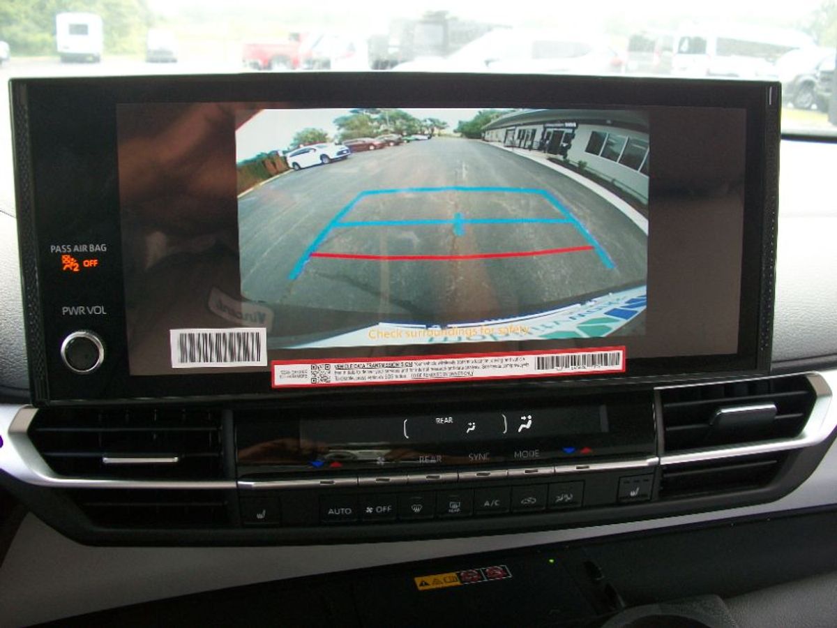 Grey Toyota Sienna image number 16