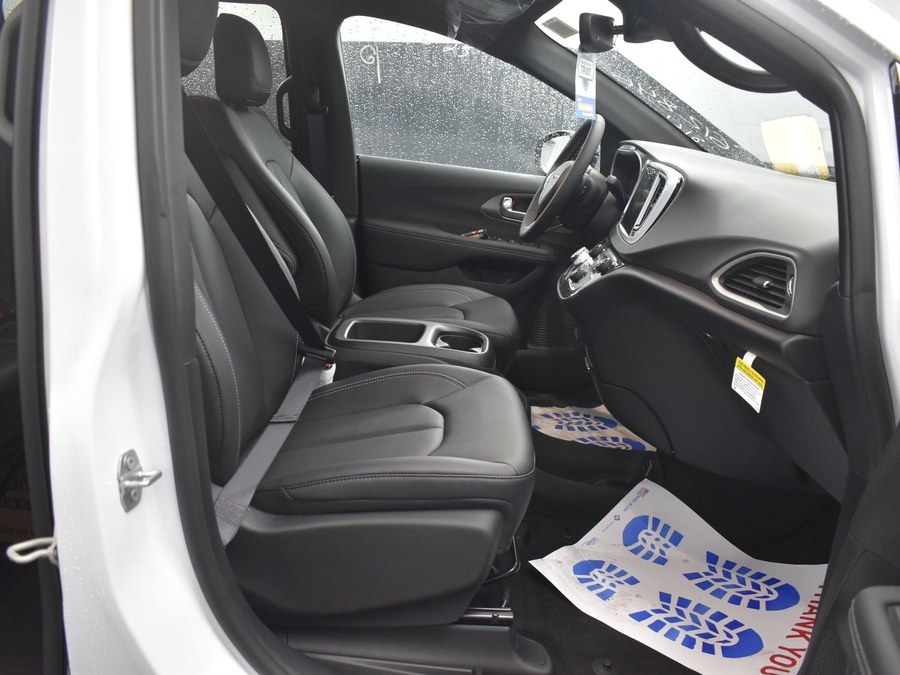 New 2025 Chrysler Voyager LX - BraunAbility Rear Entry Entry Fold Out Manual Ramp