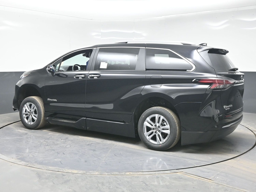 New 2026 Toyota Sienna Hybrid Limited - BraunAbility Side Entry Fold Out Automatic Ramp