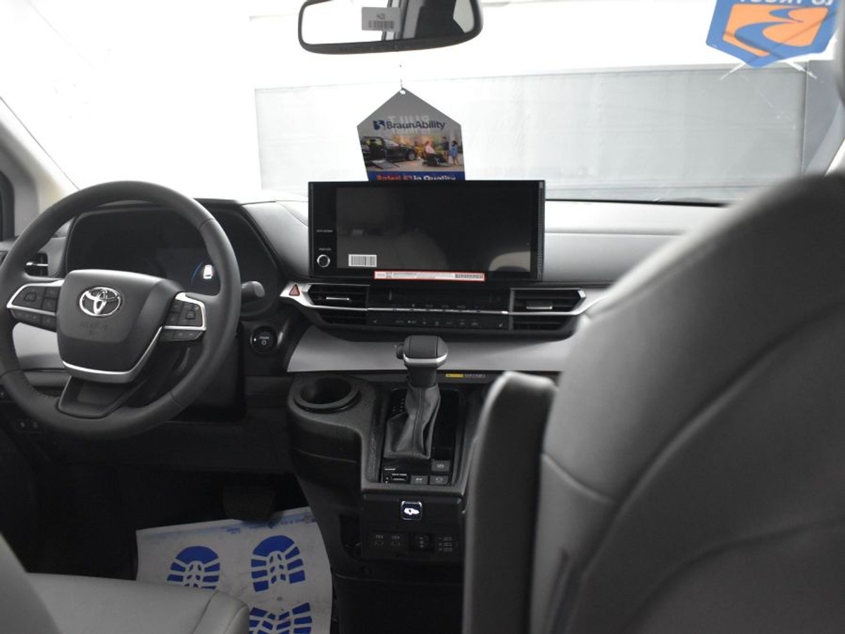 2025 TOYOTA SIENNA - Image 14