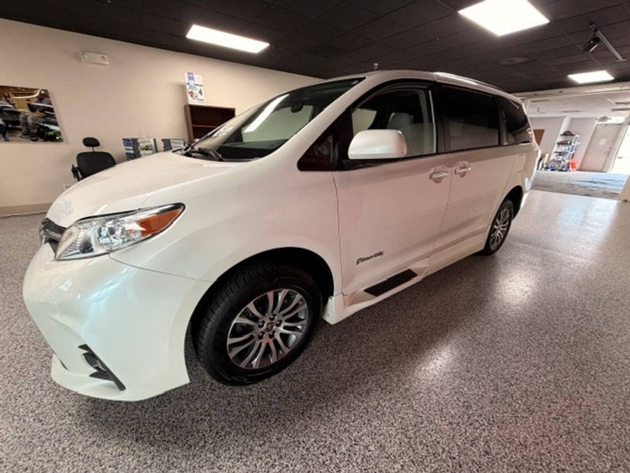 Used 2020 Toyota Sienna XLE - BraunAbility Side Entry Fold Out Automatic Ramp