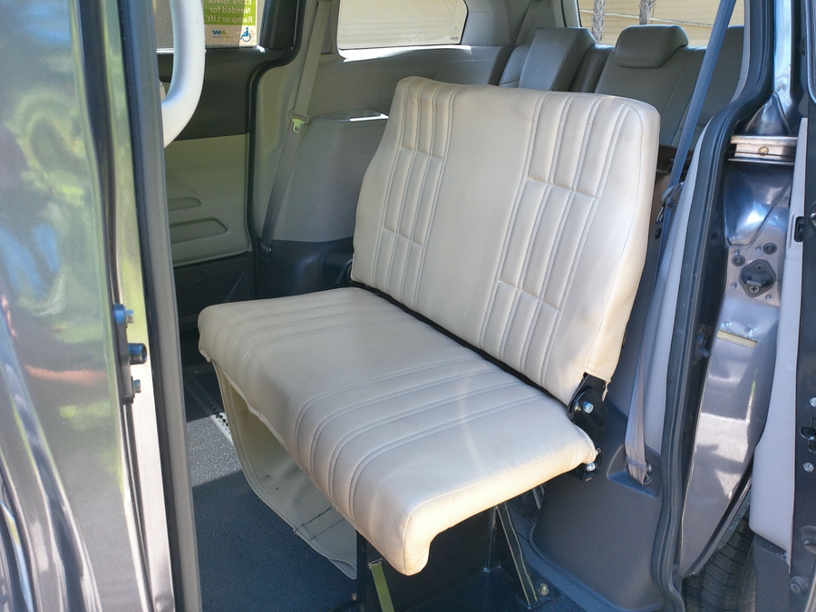 Grey Honda Odyssey image number 7