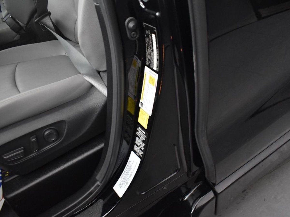 2025 TOYOTA SIENNA - Image 17