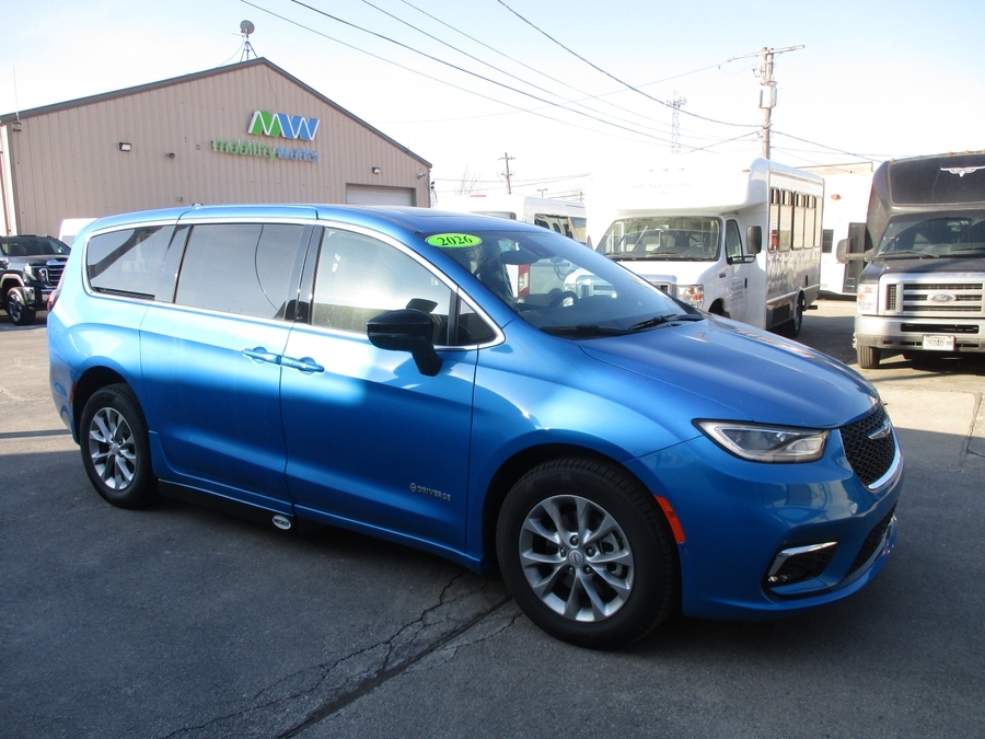 Blue Chrysler Pacifica image number 4