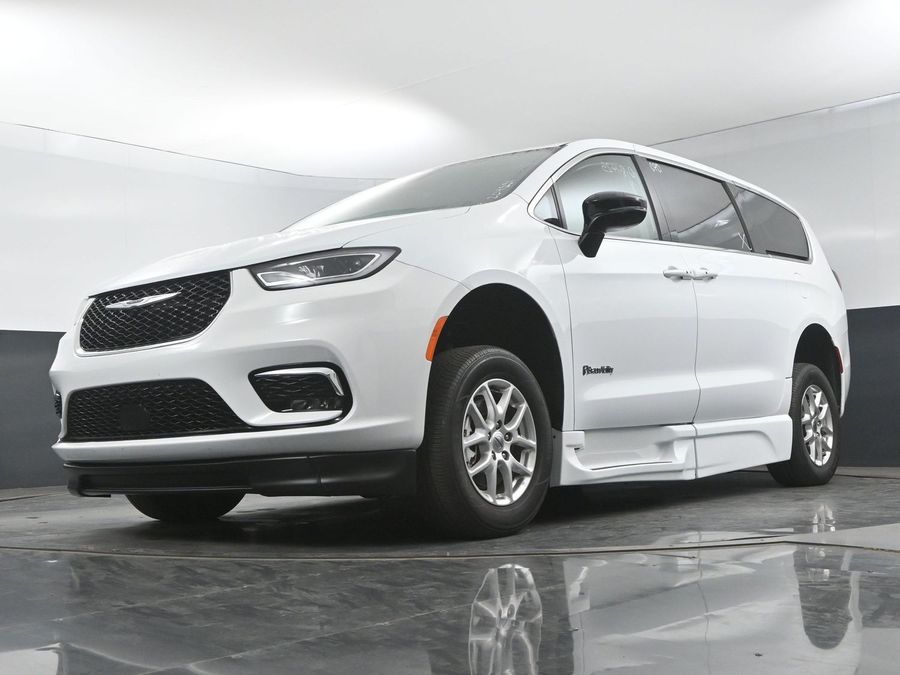 Used 2024 Chrysler Pacifica Touring L - BraunAbility Side Entry Entry Fold Out Automatic Ramp
