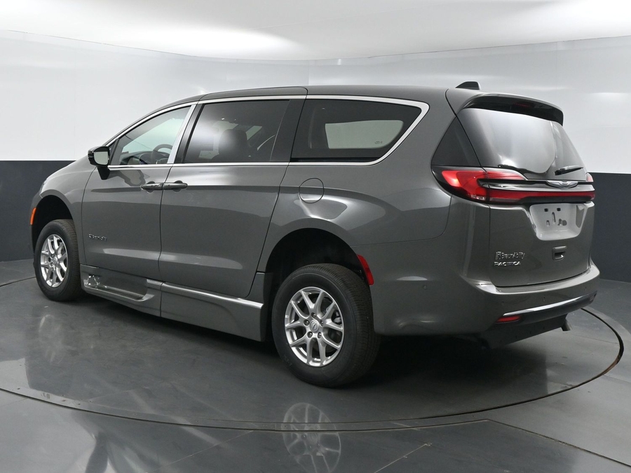 New 2025 Chrysler Pacifica Select Safety - BraunAbility Side Entry Entry Fold Out Automatic Ramp