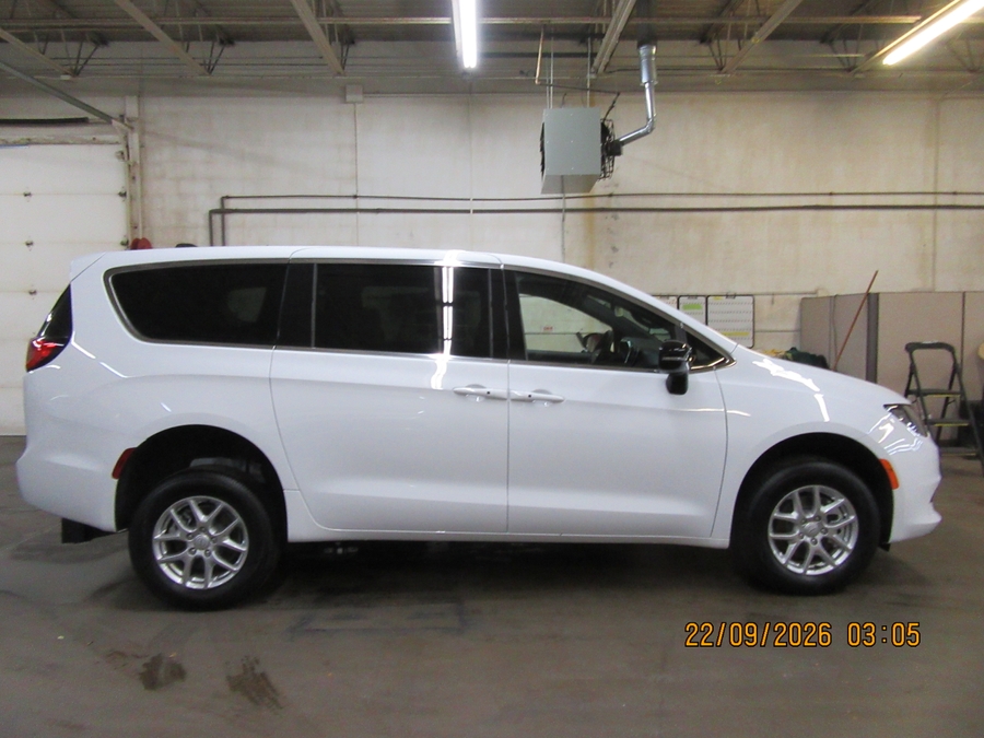 2026 Chrysler Voyager LX - Photo 14