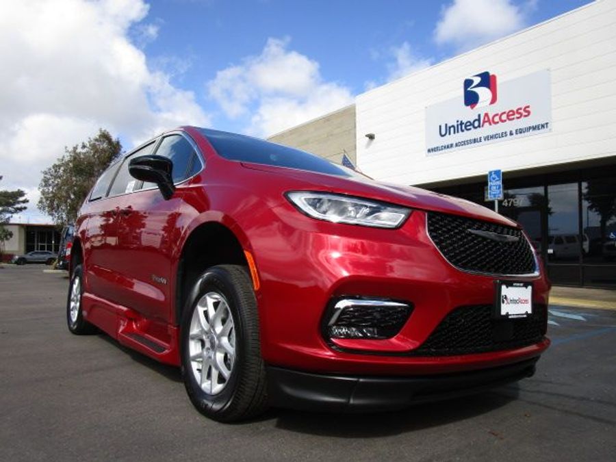 New 2025 Chrysler Pacifica Select Safety - BraunAbility Side Entry Entry Fold Out Automatic Ramp