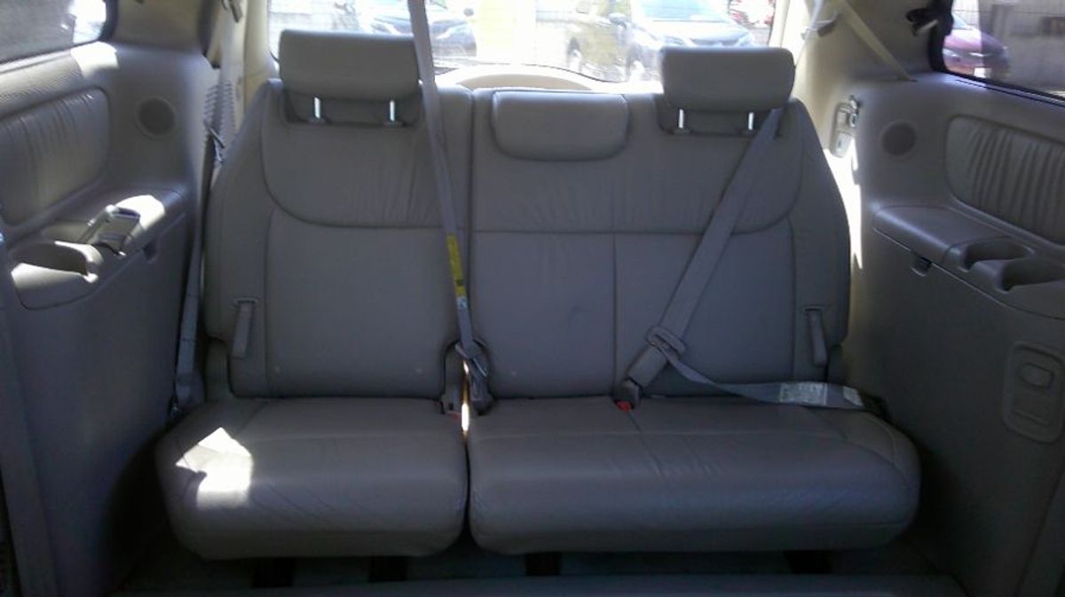 2008 TOYOTA SIENNA - Image 11