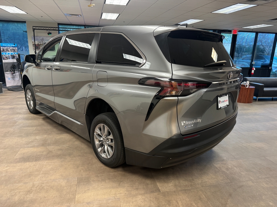 Used 2026 Toyota Sienna Hybrid LE - BraunAbility Side Entry Fold Out Automatic Ramp