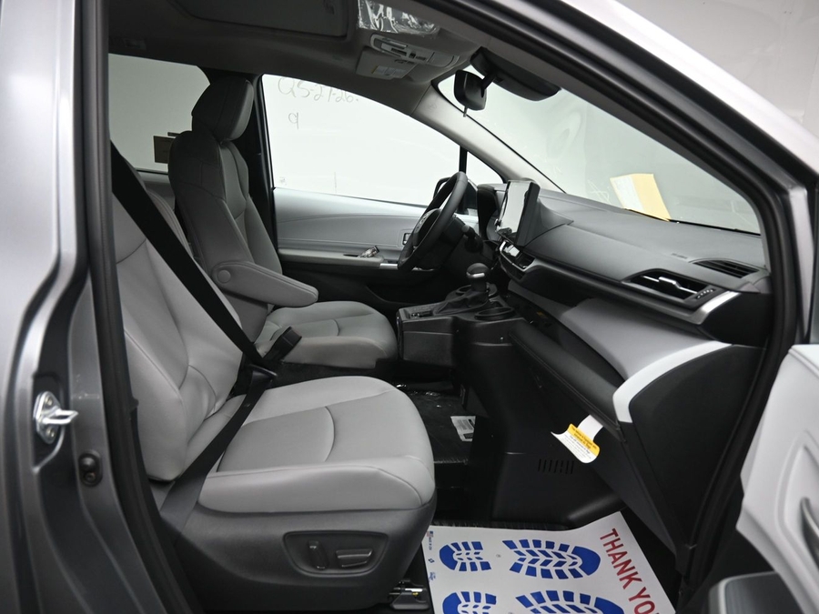 New 2026 Toyota Sienna Hybrid XLE Add - BraunAbility Side Entry In Floor Automatic Ramp