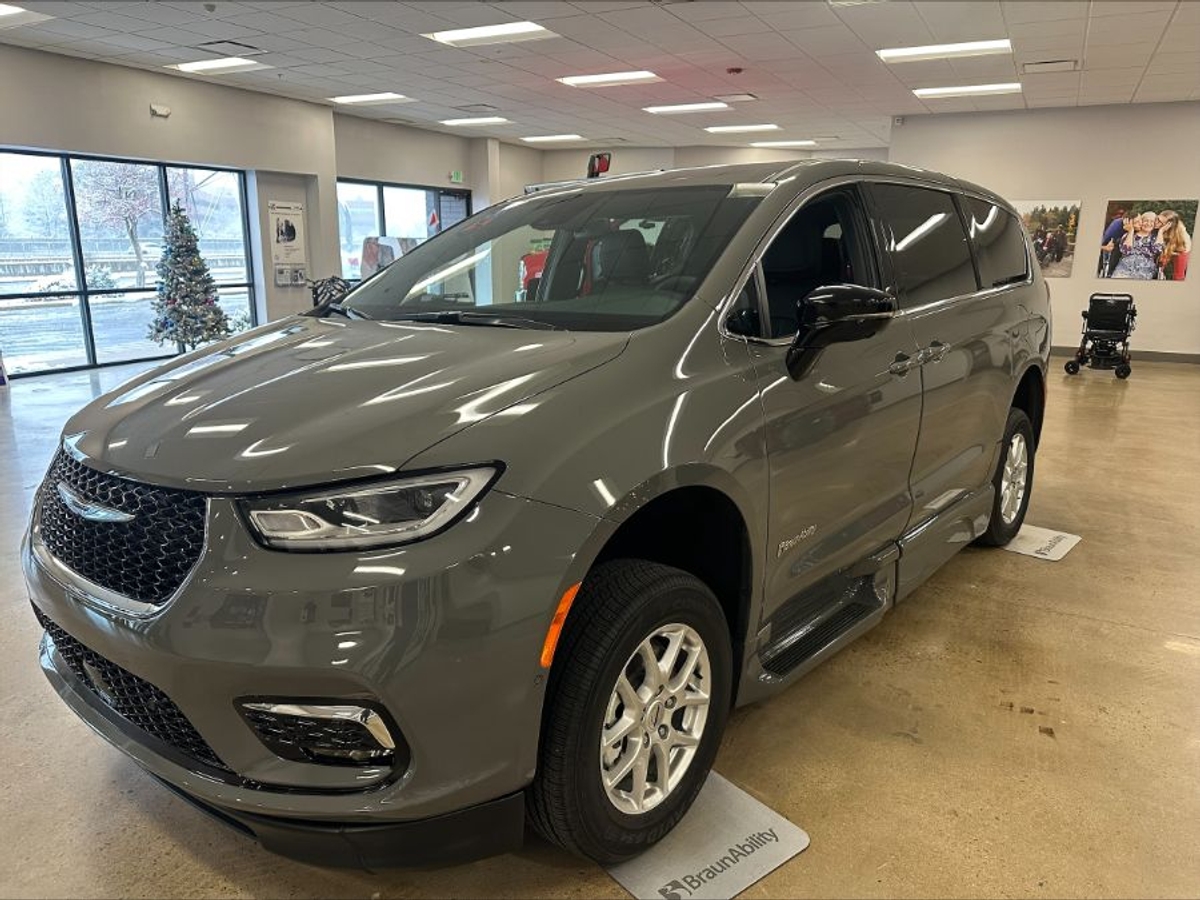 2025 CHRYSLER PACIFICA - Image 13