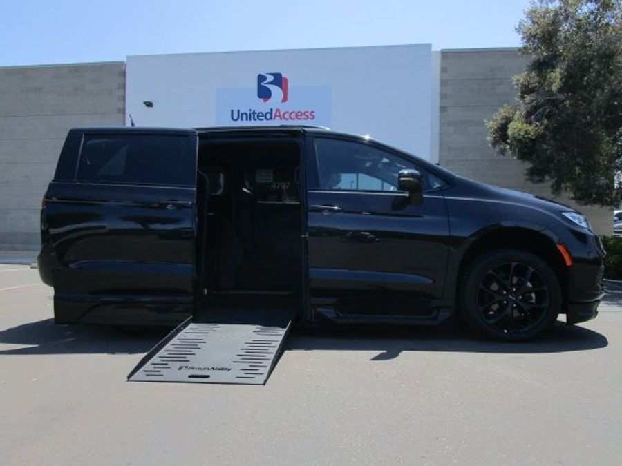 Used 2023 Chrysler Pacifica Touring L - BraunAbility Side Entry Entry Fold Out Automatic Ramp