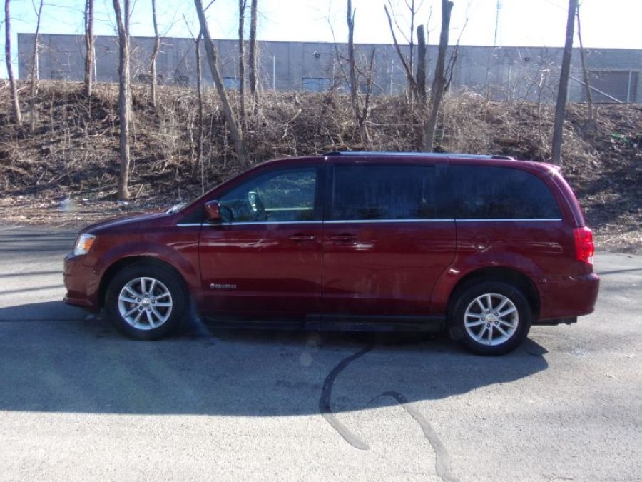Red Dodge Grand Caravan image number 3