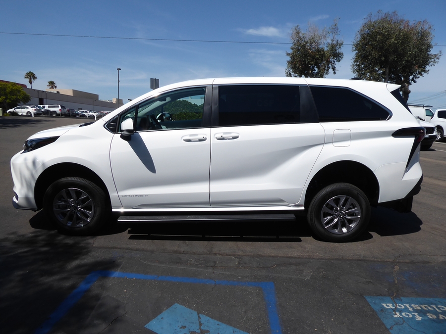 New 2026 Toyota Sienna Hybrid LE w swivel 2nd row - Vantage Mobility Commercial Rear Entry Fold Out Manual Ramp