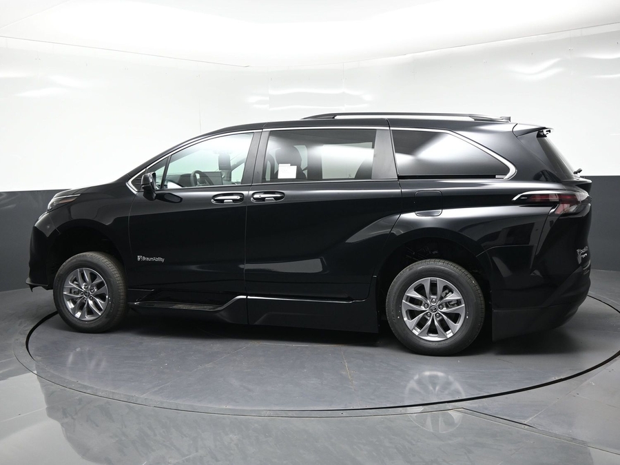 New 2026 Toyota Sienna Hybrid XLE Add - BraunAbility Side Entry Fold Out Automatic Ramp