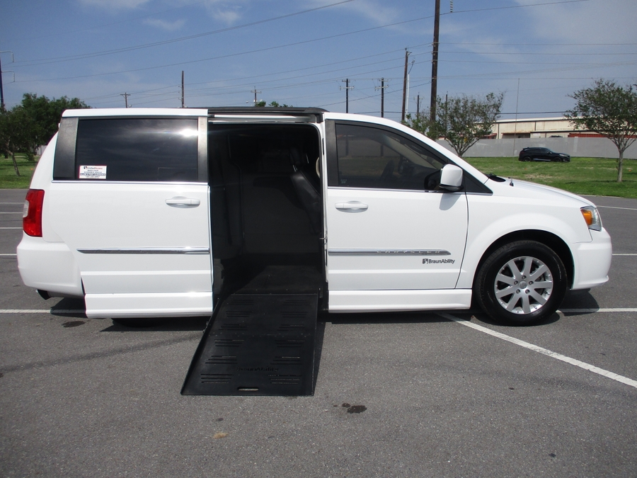Used 2015 Chrysler Town and Country Touring - BraunAbility Side Entry Entry Fold Out Automatic Ramp