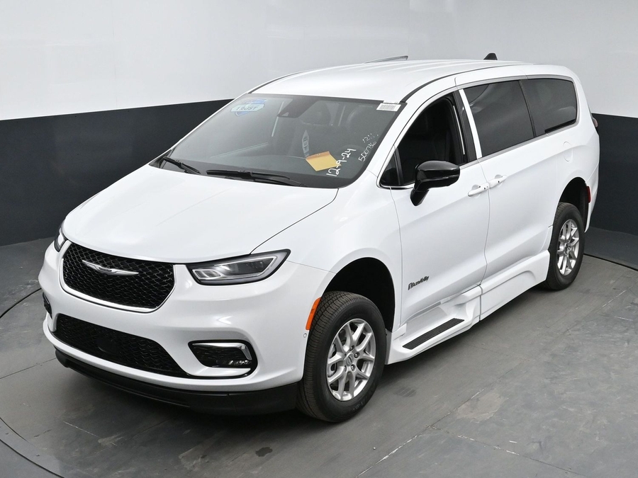 Used 2025 Chrysler Pacifica Select Safety - BraunAbility Side Entry Fold Out Automatic Ramp
