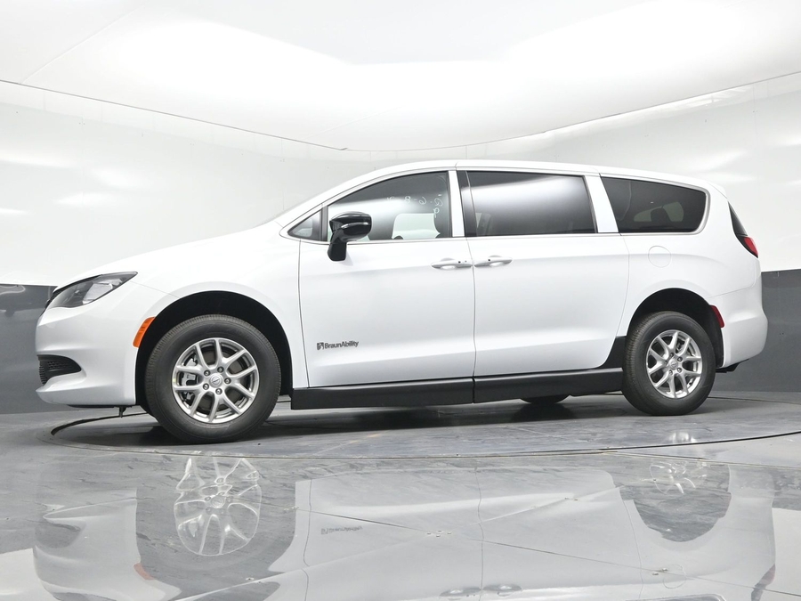 New 2026 Chrysler Voyager LX - BraunAbility Side Entry Fold Out Manual Ramp
