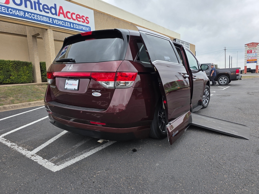 Used 2017 Honda Odyssey Elite - VMI Side Entry Entry In Floor Automatic Ramp