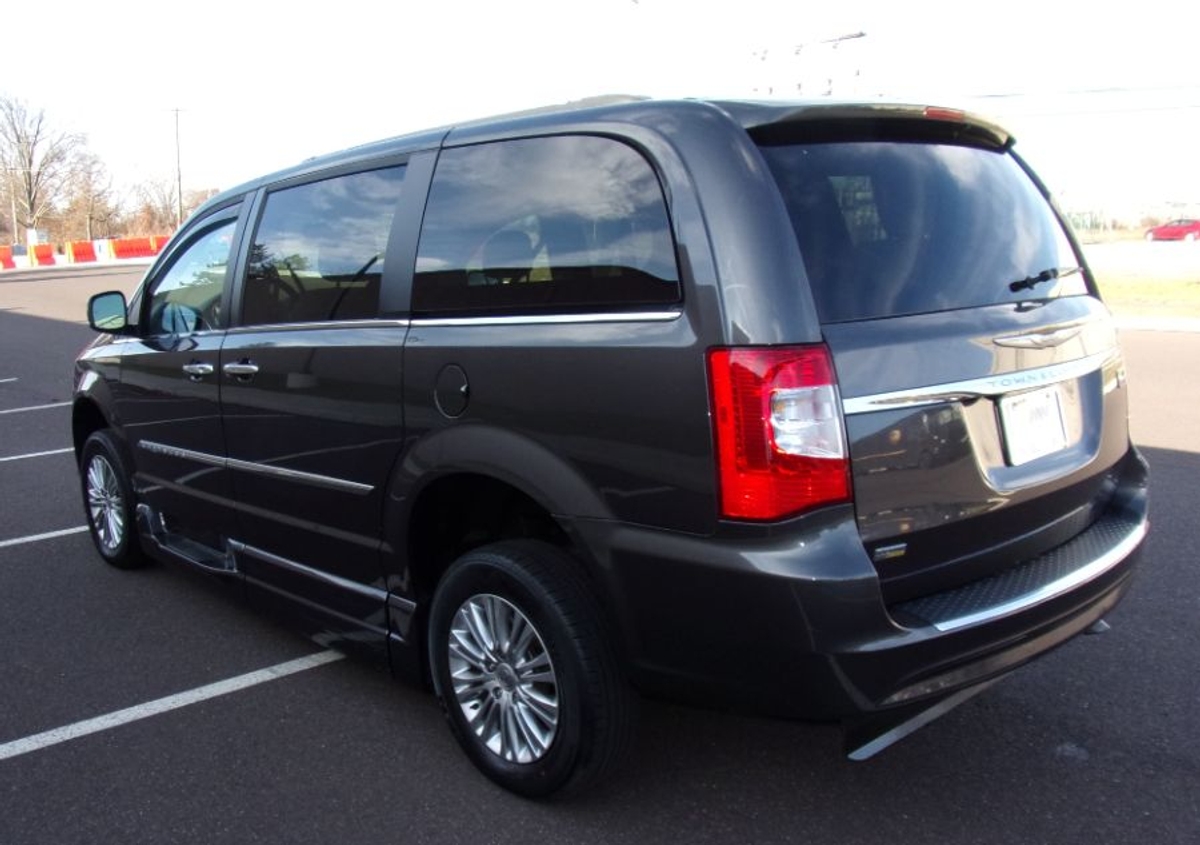 2015 CHRYSLER TOWN AND COUNTRY - Image 6