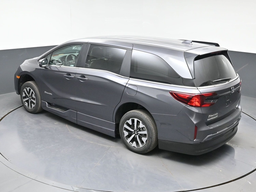 Grey Honda Odyssey image number 21
