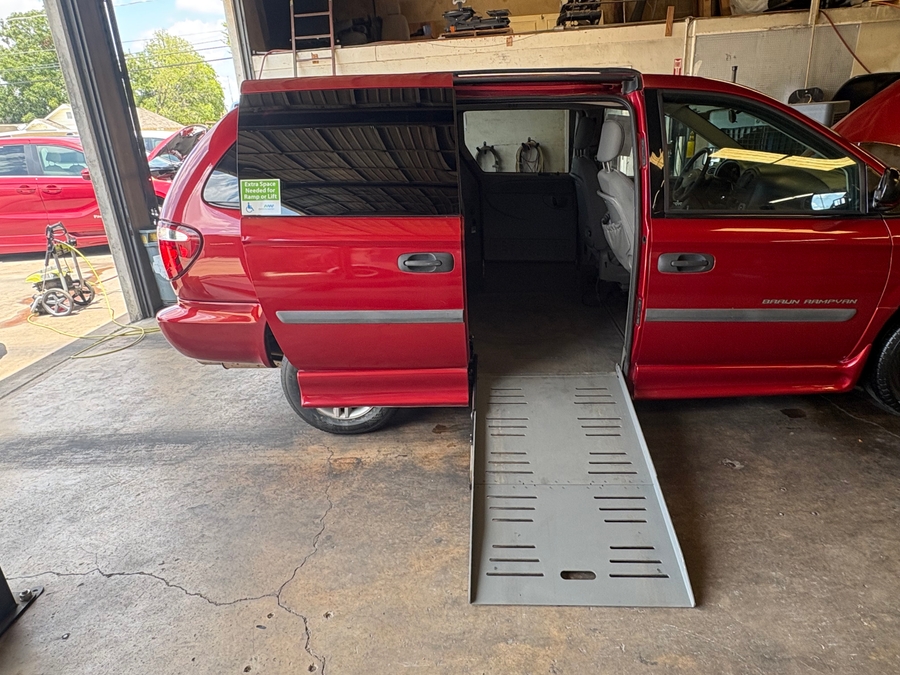  Dodge Grand Caravan image number 1