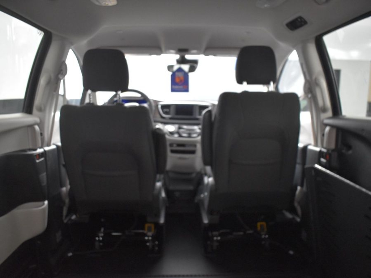 2023 CHRYSLER VOYAGER - Image 15