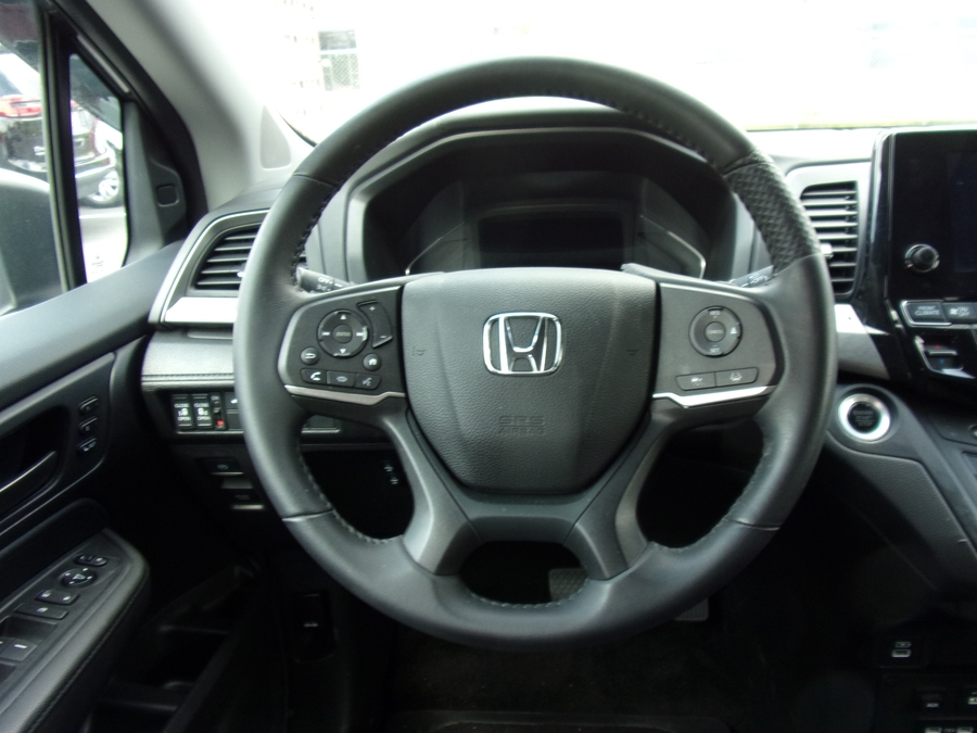 Grey Honda Odyssey image number 9