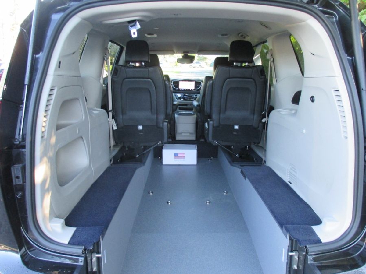 2023 CHRYSLER PACIFICA - Image 10