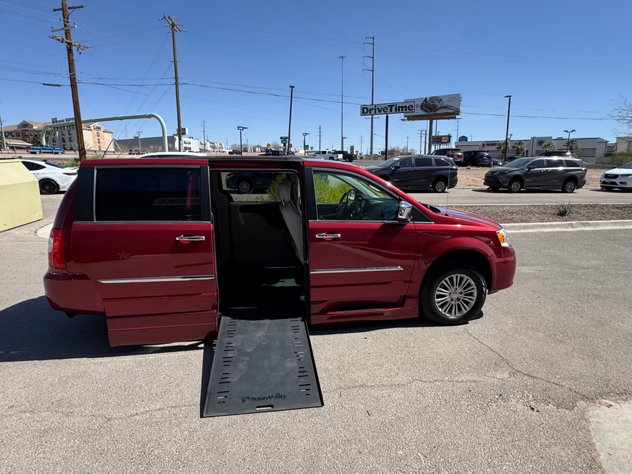 Used 2015 Chrysler Town and Country Touring-L - BraunAbility Side Entry Entry In Floor Automatic Ramp