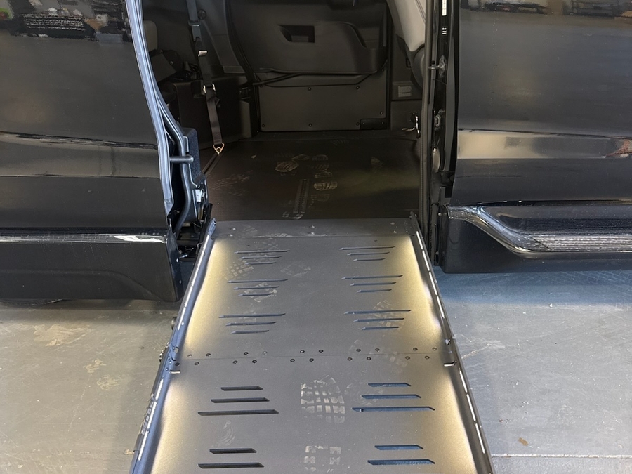 Black Toyota Sienna image number 5