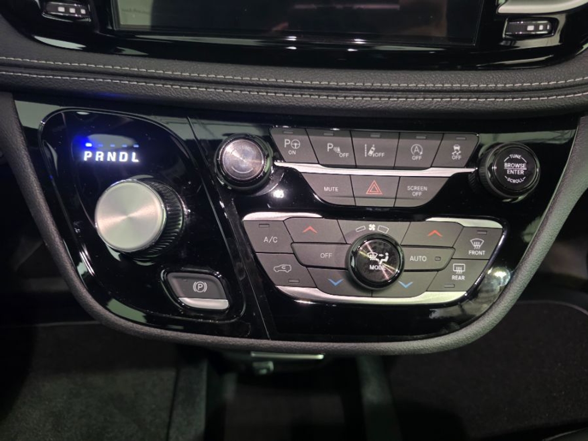 2025 CHRYSLER PACIFICA - Image 19