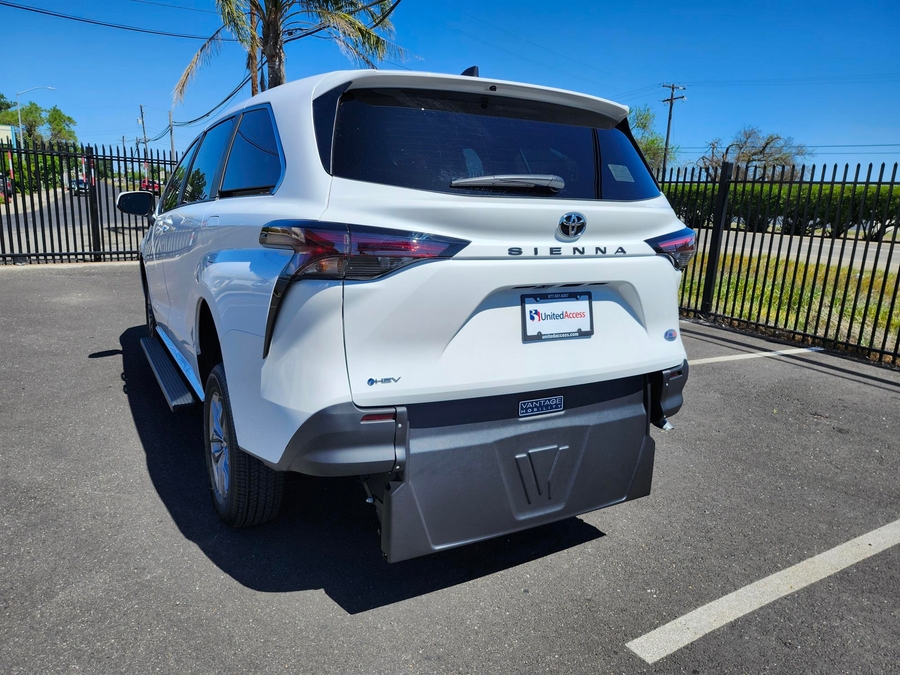 New 2026 Toyota Sienna Hybrid LE - Vantage Mobility Commercial Rear Entry Fold Out Manual Ramp